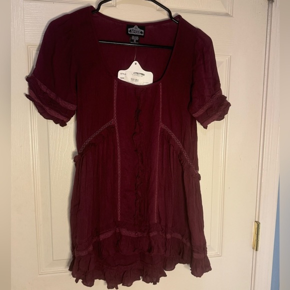 Angie‎ Maroon peasant boho cottage short sleeve light weight top size S NWT - Picture 1 of 7